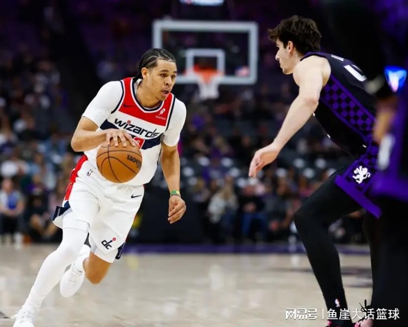 爱游戏APP-完胜!威少26分+6三分,小萨13+6湖人旧将爆发,德罗赞两人起冲突