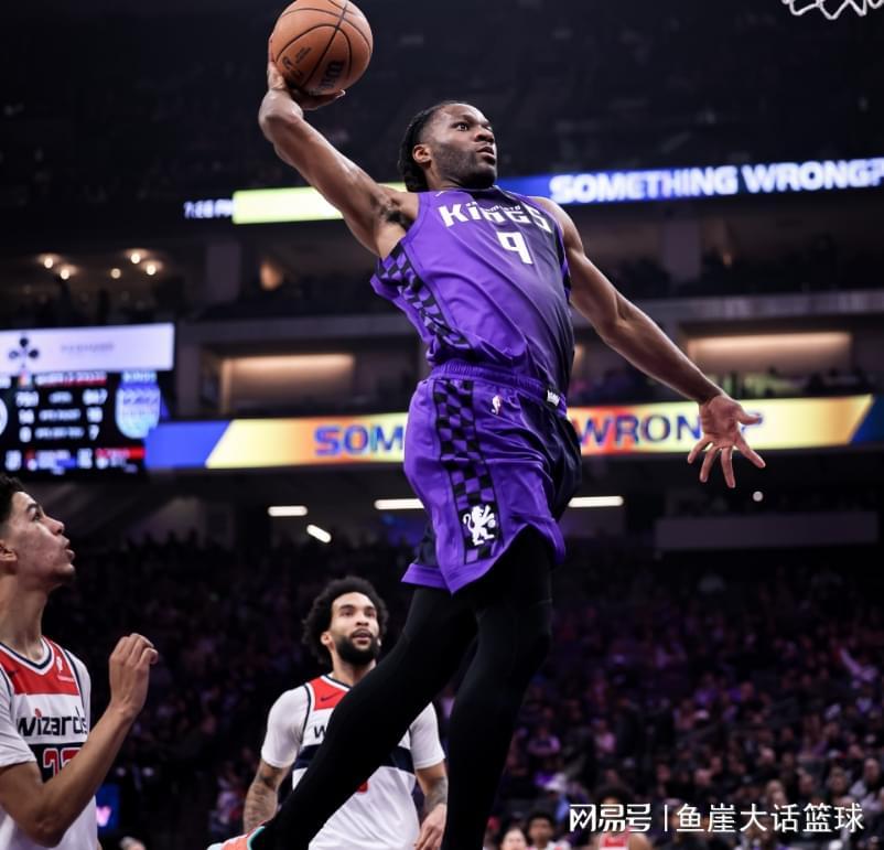 爱游戏APP-完胜!威少26分+6三分,小萨13+6湖人旧将爆发,德罗赞两人起冲突