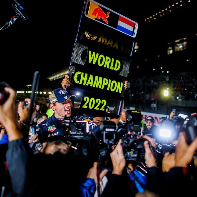 1665317776521022363.jpeg 爱游戏体育官网-混乱规则难掩维斯塔潘冠军成色 双冠王实至名归