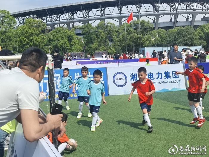 娄底幼超嘉年华｜绿茵场上笑开花，童年乐章响当当|娄底日报|足球|体育|音符|日报_新浪新闻
